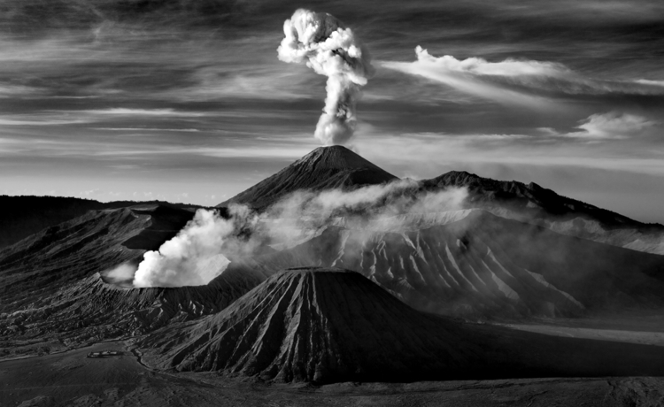 Góra Bromo, Jawa,
Indonezja, 2006
"To ten wulkan siał w Indonezji
spustoszenie w 2005 roku".